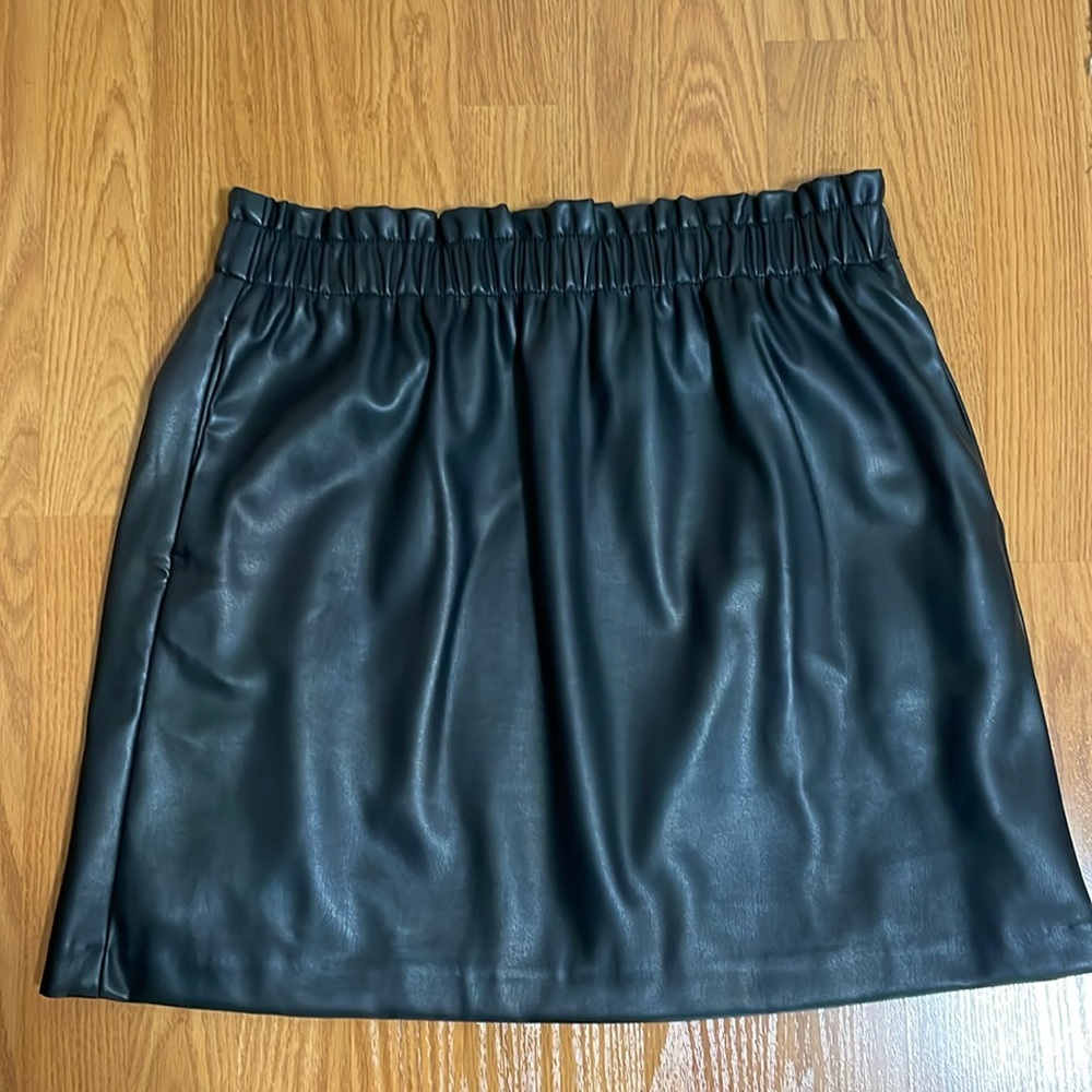 LOFT Black Faux Leather Paperbag Mini Skirt Size L